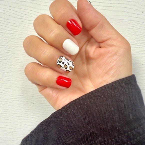 Red Aspen Awfully Purr-ty Press-On Nails - Leopard Print with Gold Glitter - Picture 12 of 15